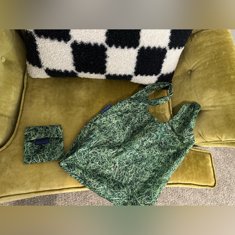 Baby Baggu in Grass. No flaws.